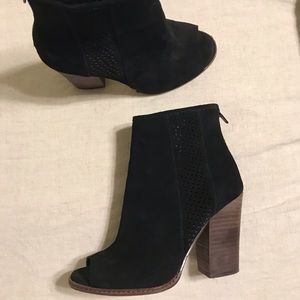 Gianni Bini Black booties
